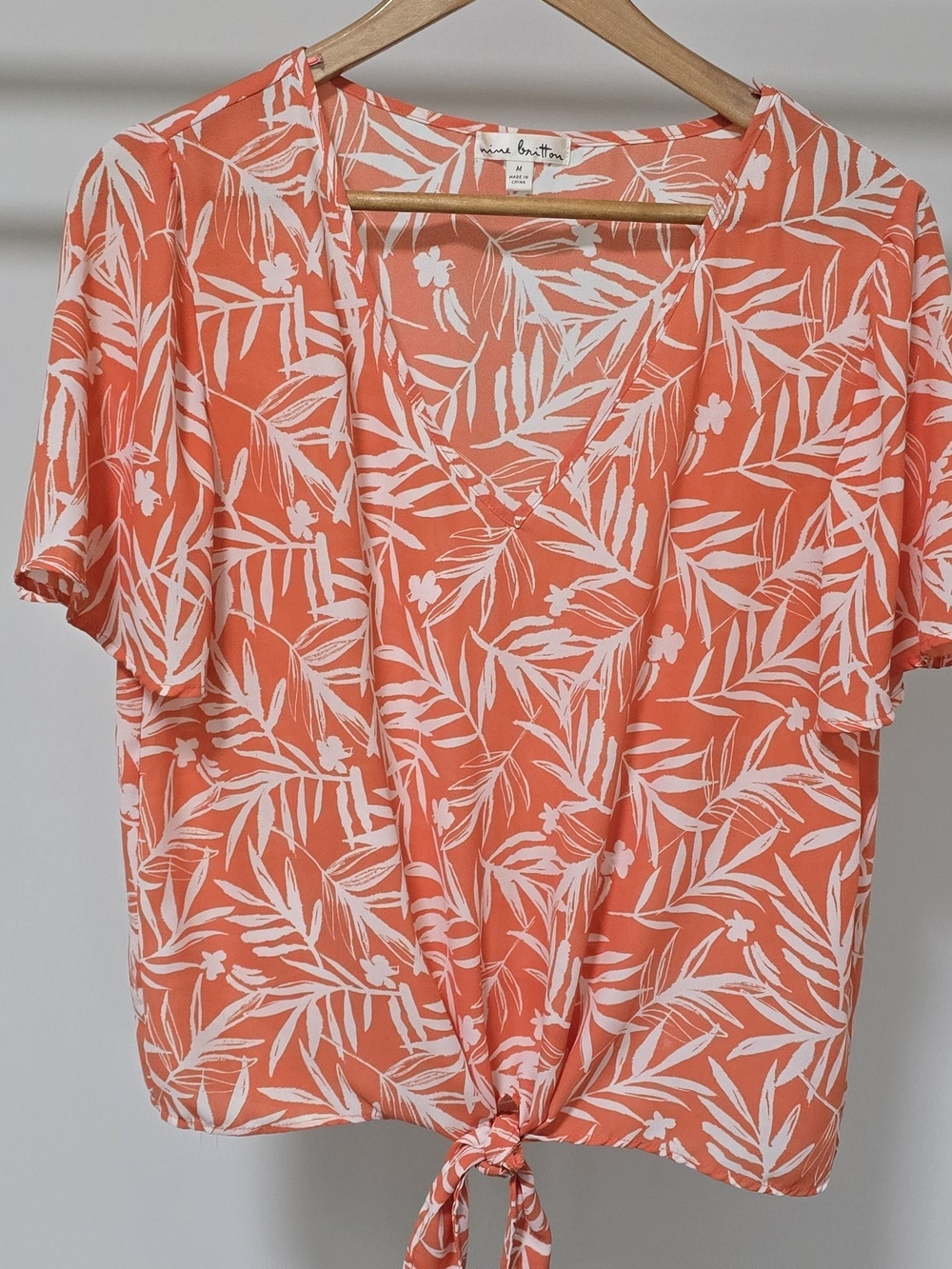 nine britton Coral and White Tie-Front V-Neck Crop Top